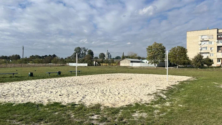 Volleyball court in the village of Pavliv