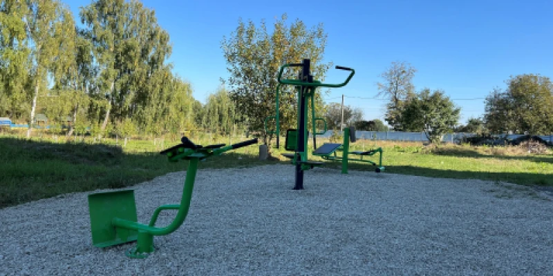 Outdoor fitness equipment in the village of Oryshkivtsi